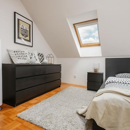 Roy 2 Bdr Apartment With Prague Castle View, Parking & Ac Екстериор снимка