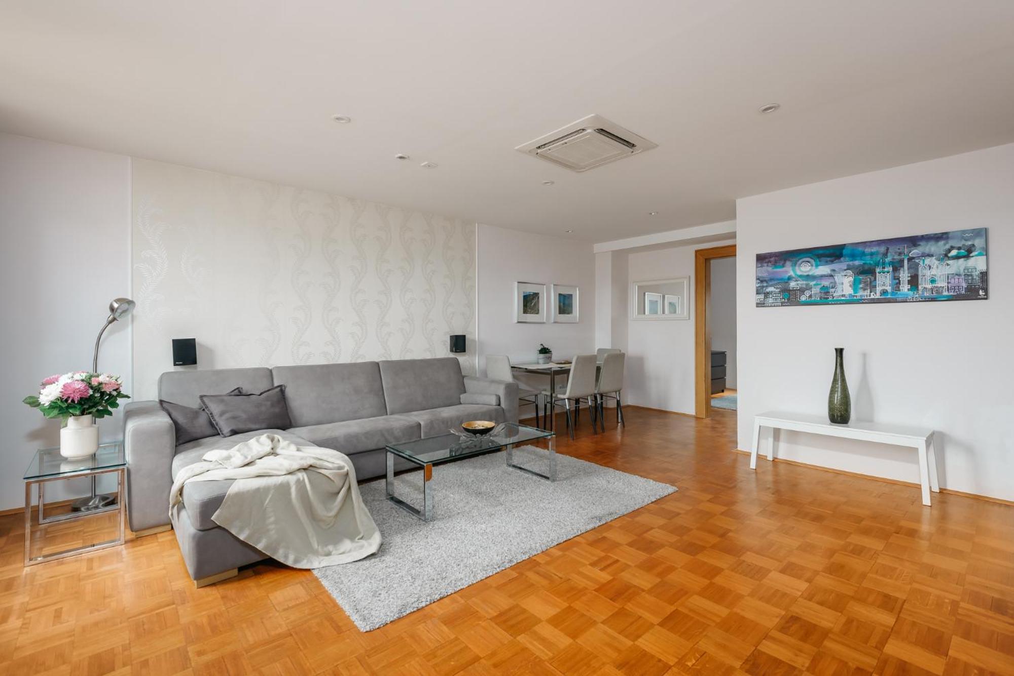 Roy 2 Bdr Apartment With Prague Castle View, Parking & Ac Екстериор снимка