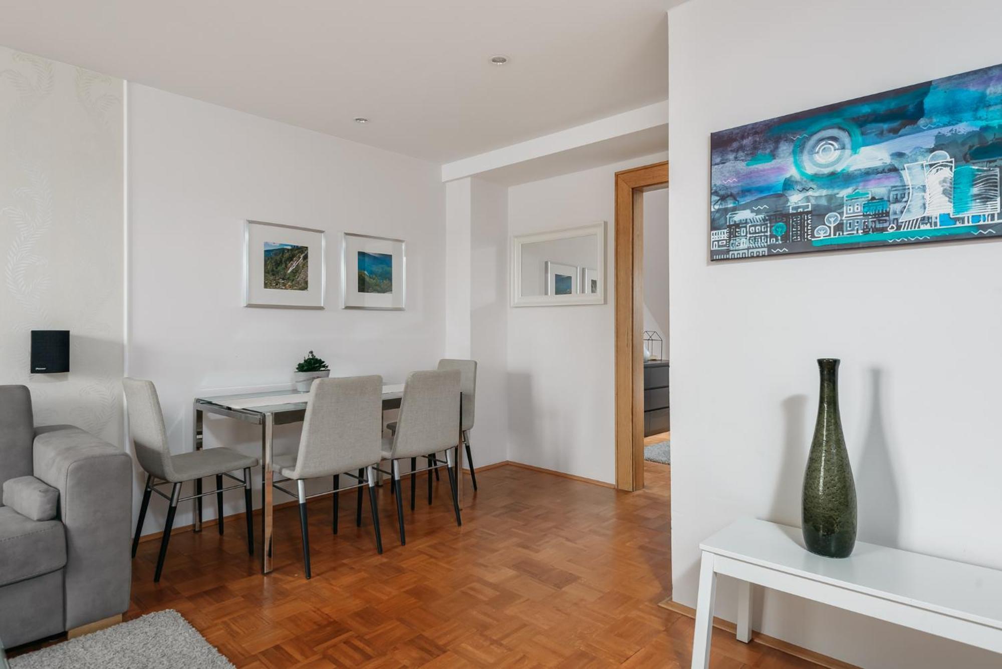 Roy 2 Bdr Apartment With Prague Castle View, Parking & Ac Екстериор снимка