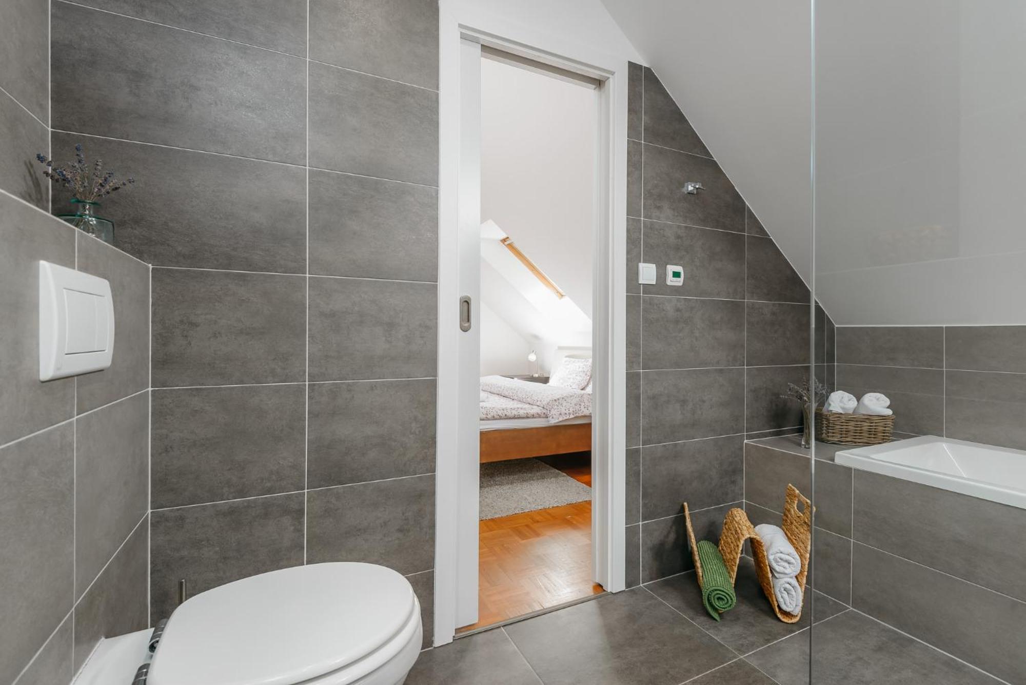 Roy 2 Bdr Apartment With Prague Castle View, Parking & Ac Екстериор снимка