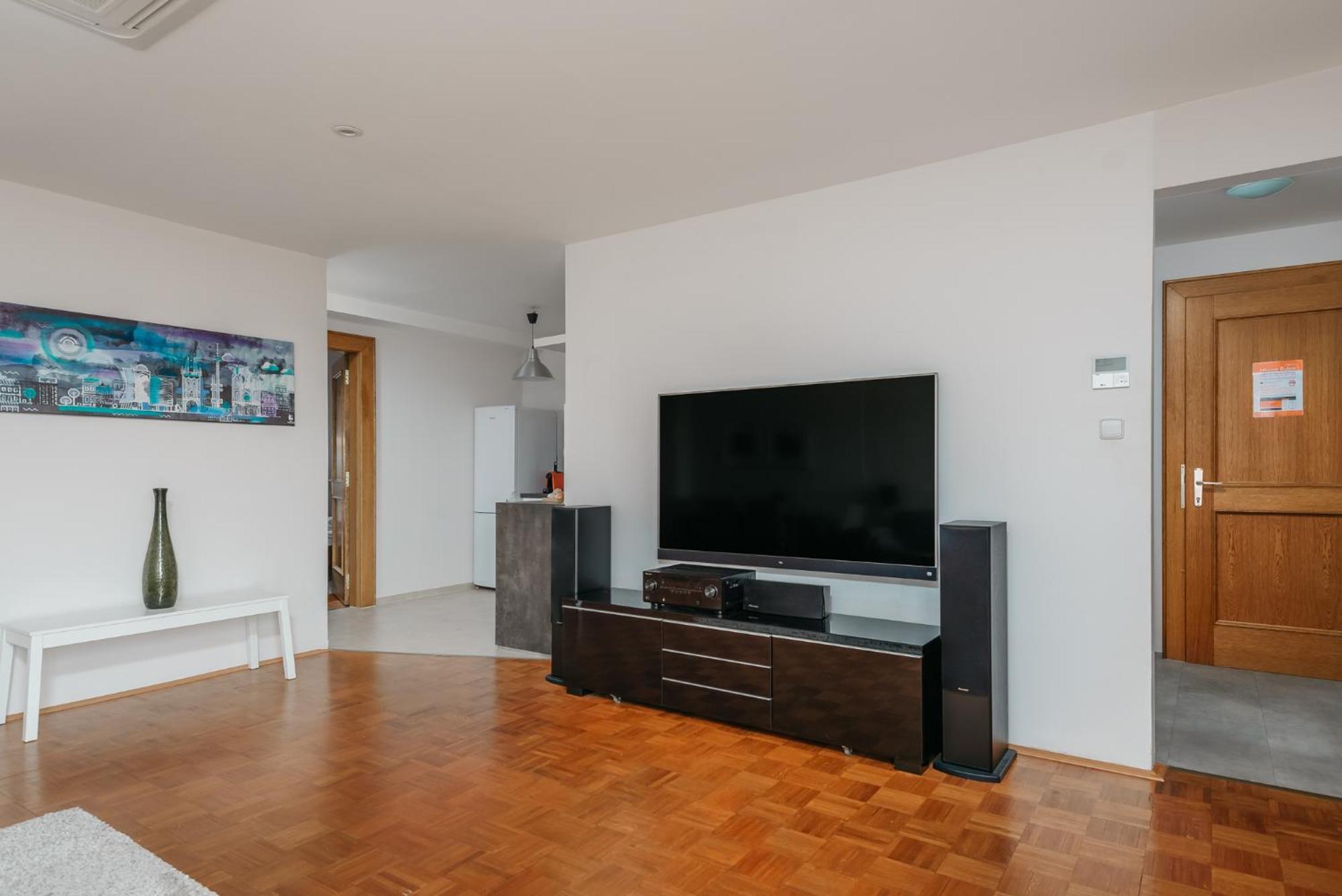 Roy 2 Bdr Apartment With Prague Castle View, Parking & Ac Екстериор снимка