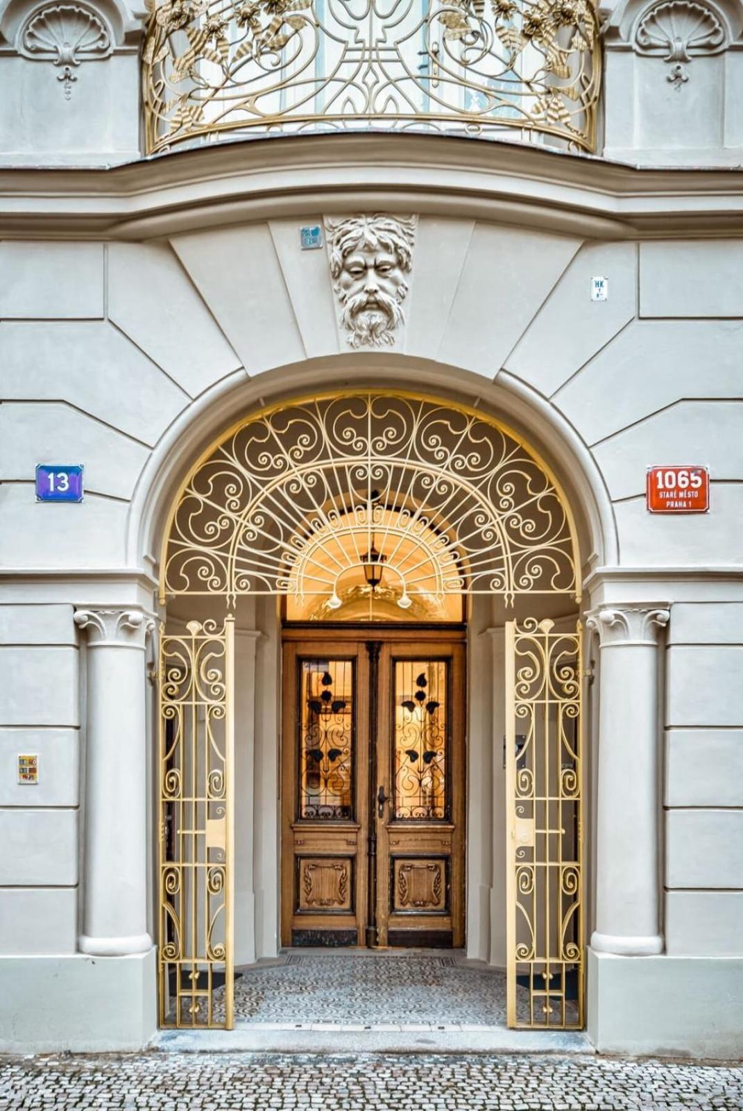 Roy 2 Bdr Apartment With Prague Castle View, Parking & Ac Екстериор снимка