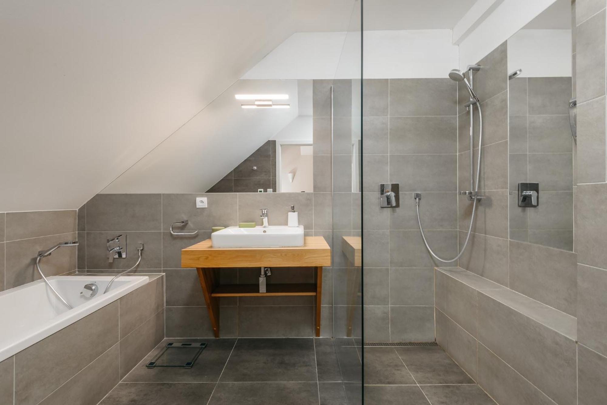 Roy 2 Bdr Apartment With Prague Castle View, Parking & Ac Екстериор снимка