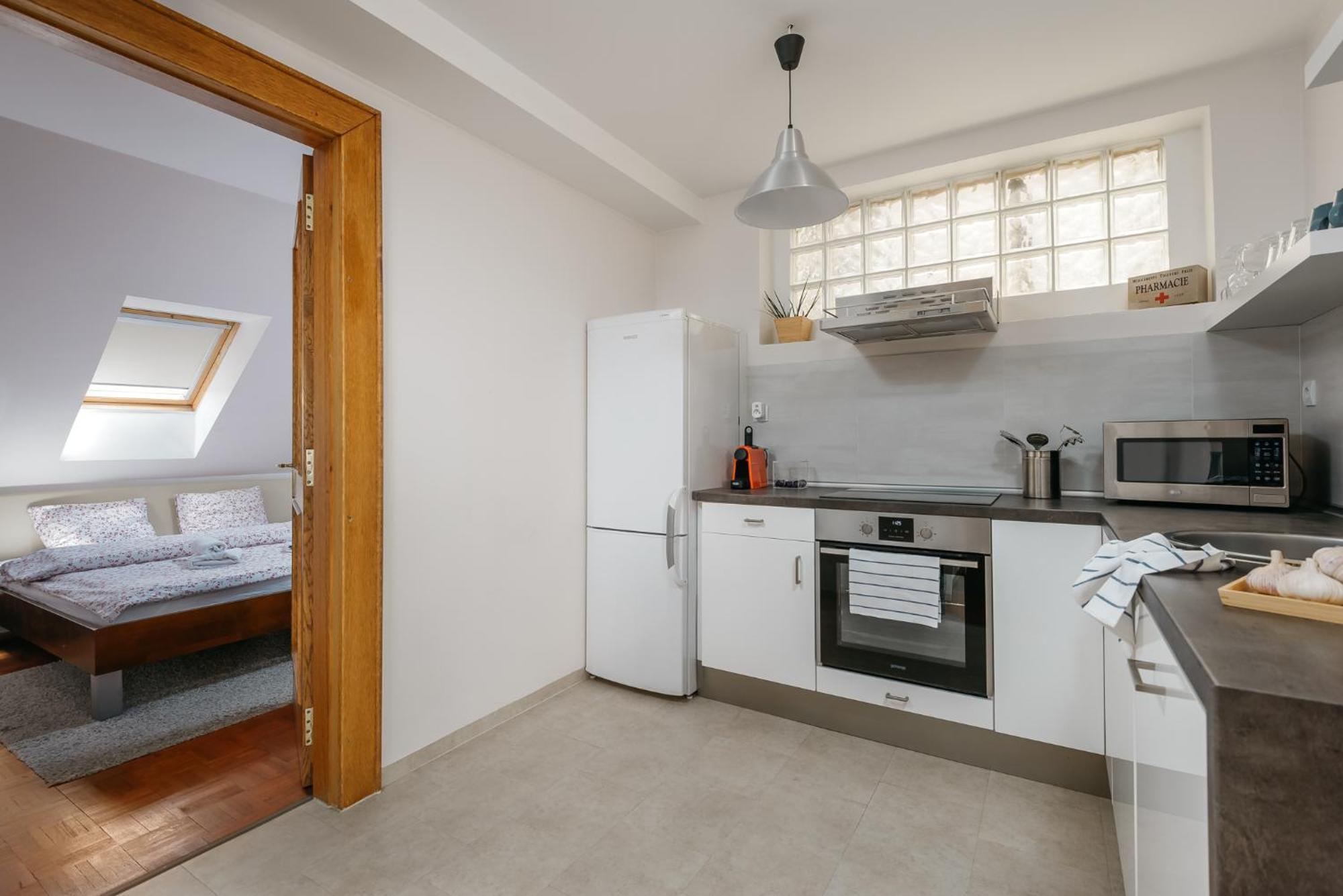 Roy 2 Bdr Apartment With Prague Castle View, Parking & Ac Екстериор снимка