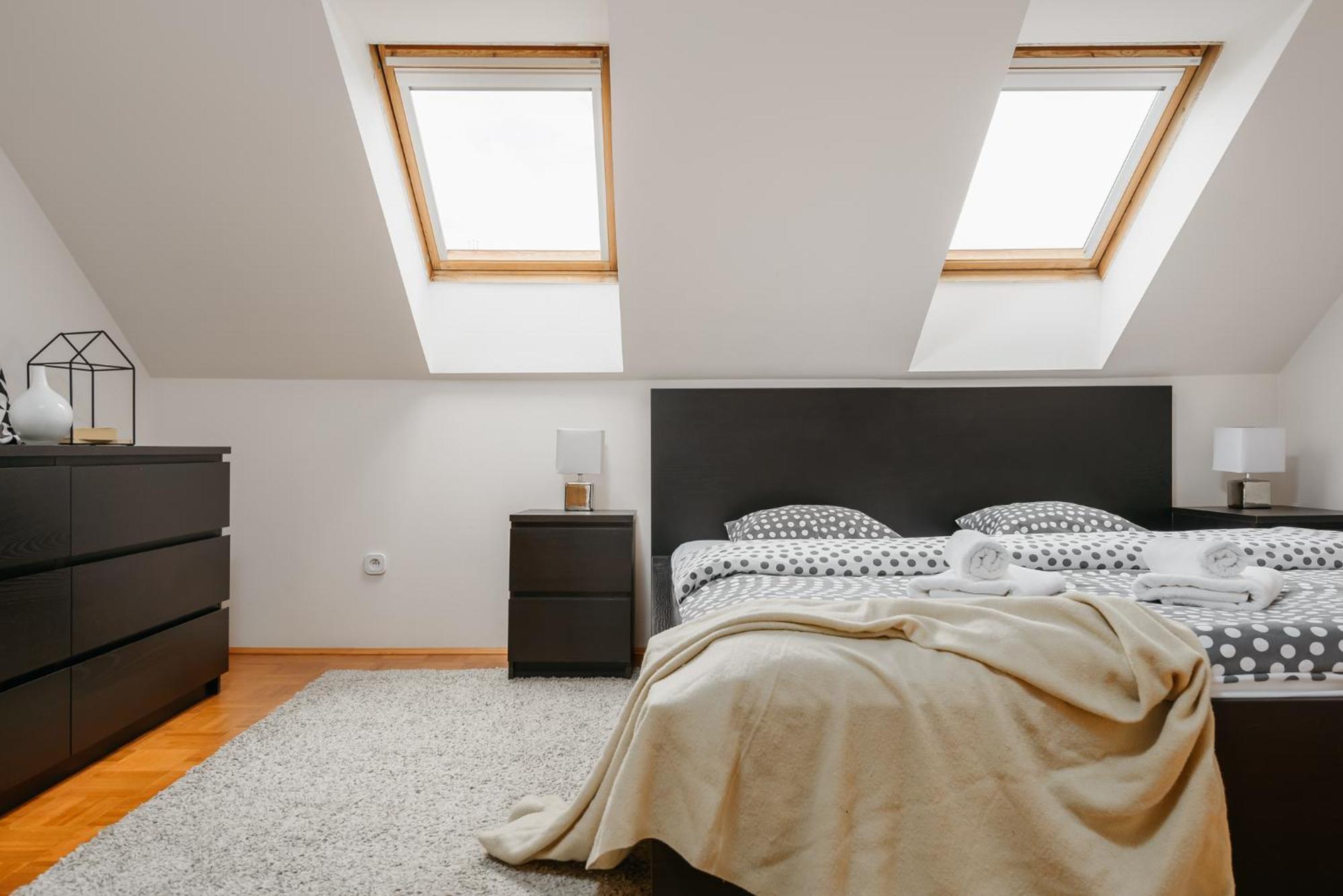 Roy 2 Bdr Apartment With Prague Castle View, Parking & Ac Екстериор снимка