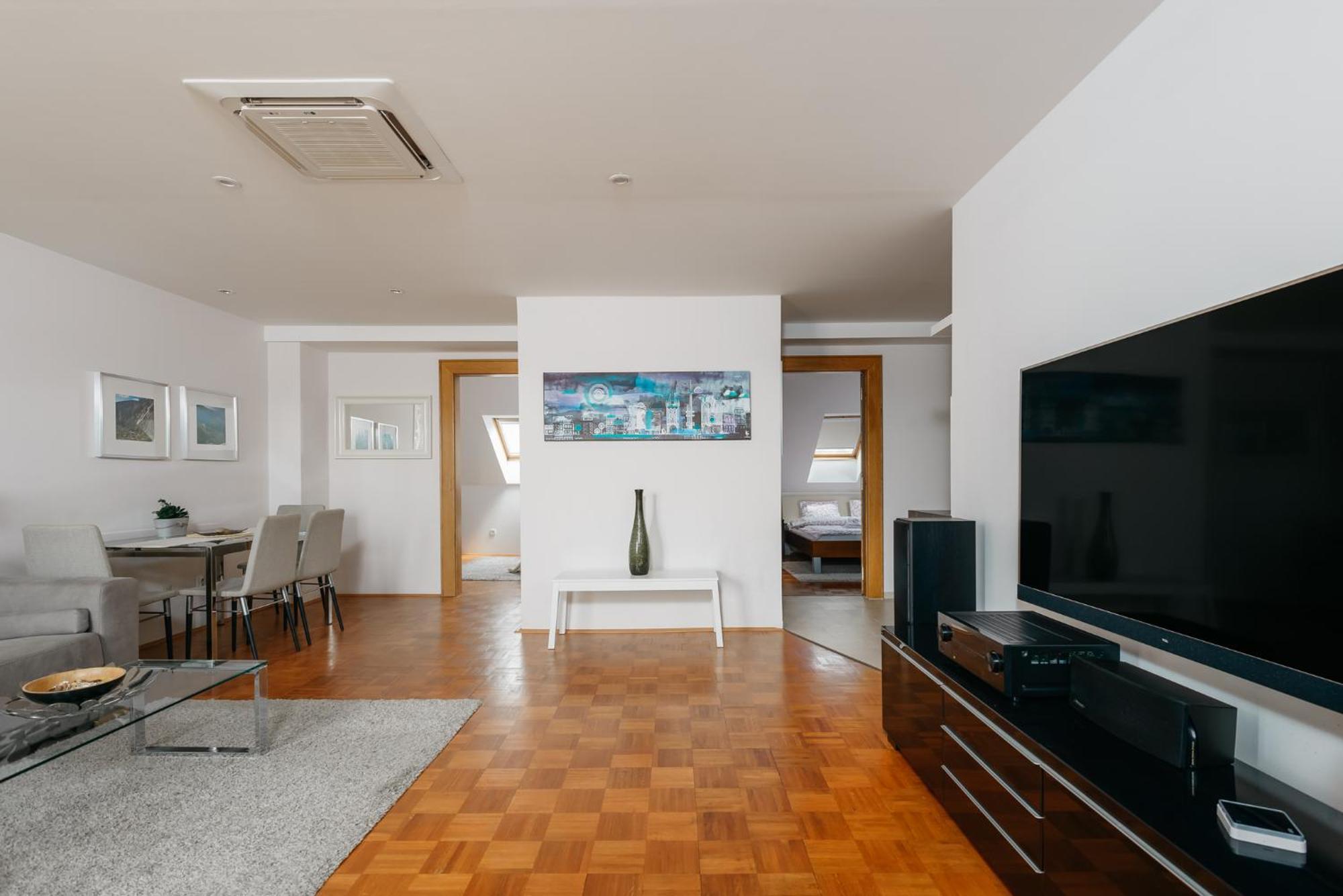 Roy 2 Bdr Apartment With Prague Castle View, Parking & Ac Екстериор снимка