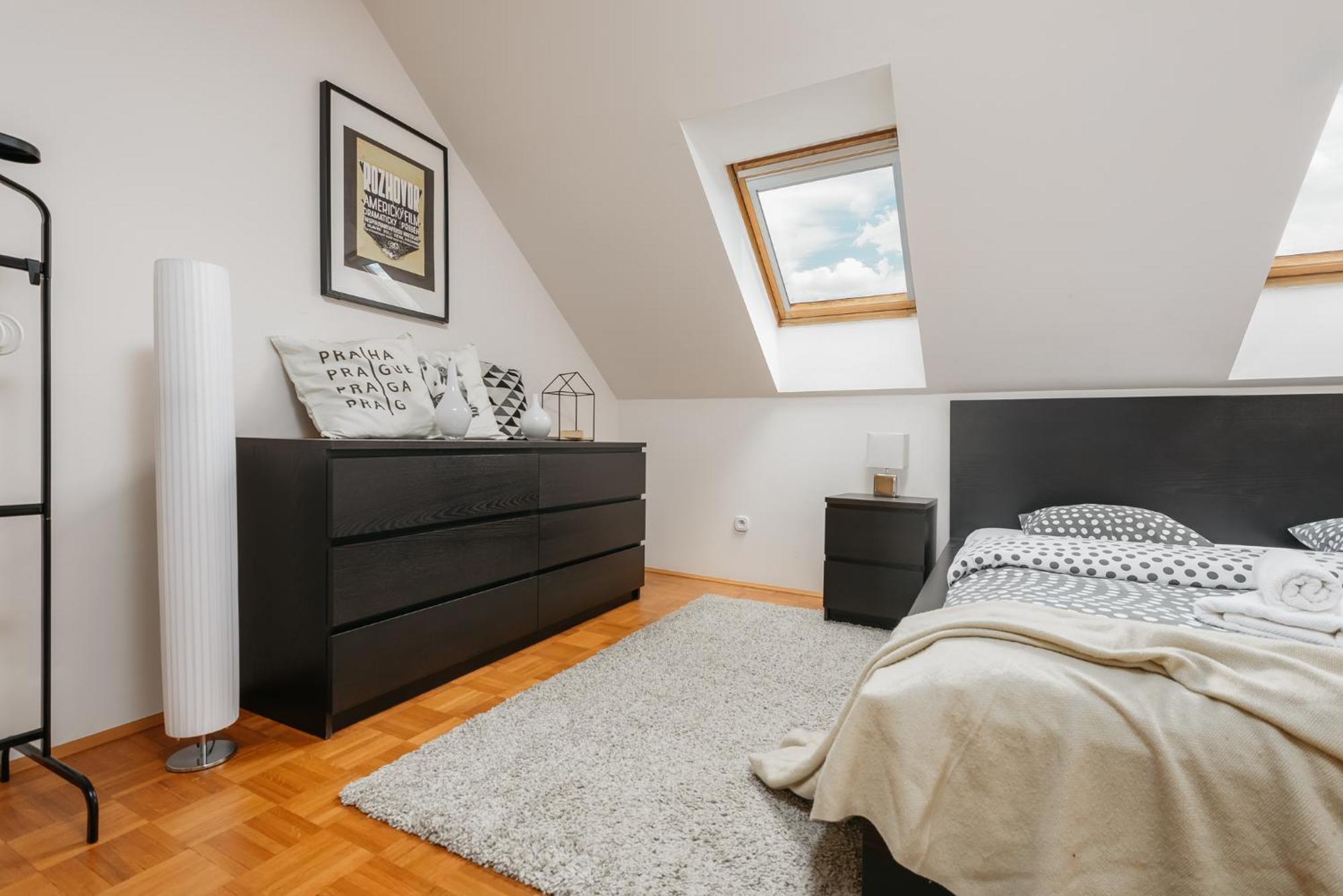 Roy 2 Bdr Apartment With Prague Castle View, Parking & Ac Екстериор снимка