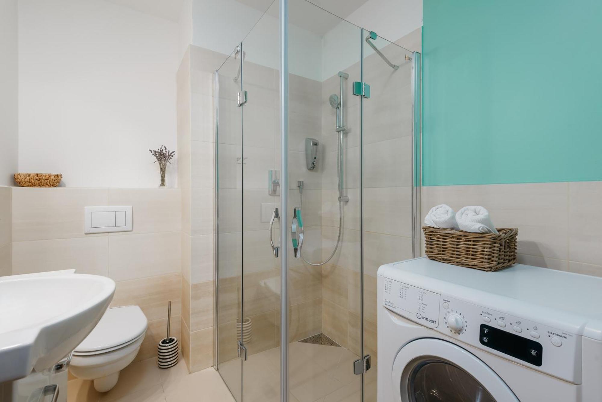 Roy 2 Bdr Apartment With Prague Castle View, Parking & Ac Екстериор снимка