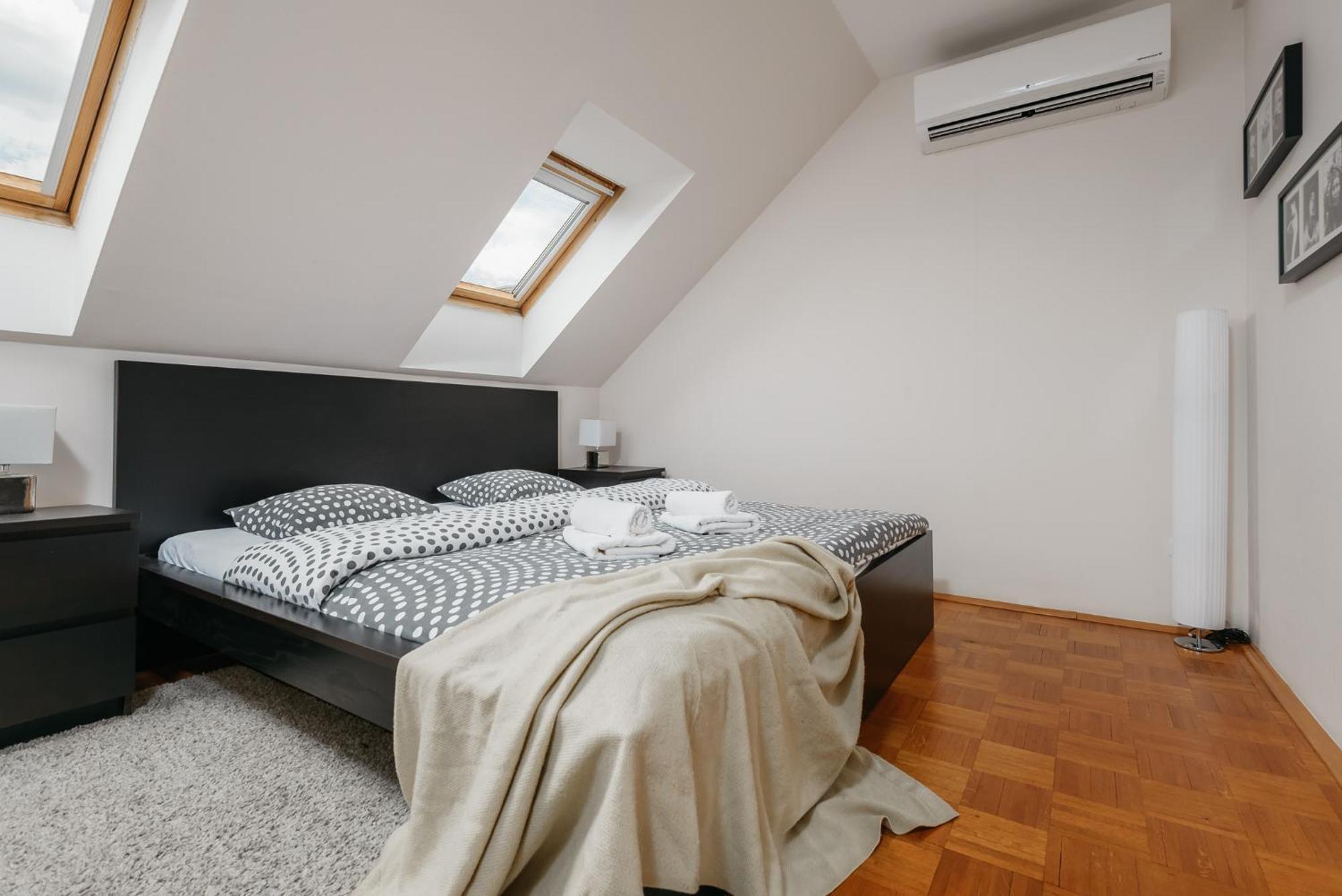 Roy 2 Bdr Apartment With Prague Castle View, Parking & Ac Екстериор снимка