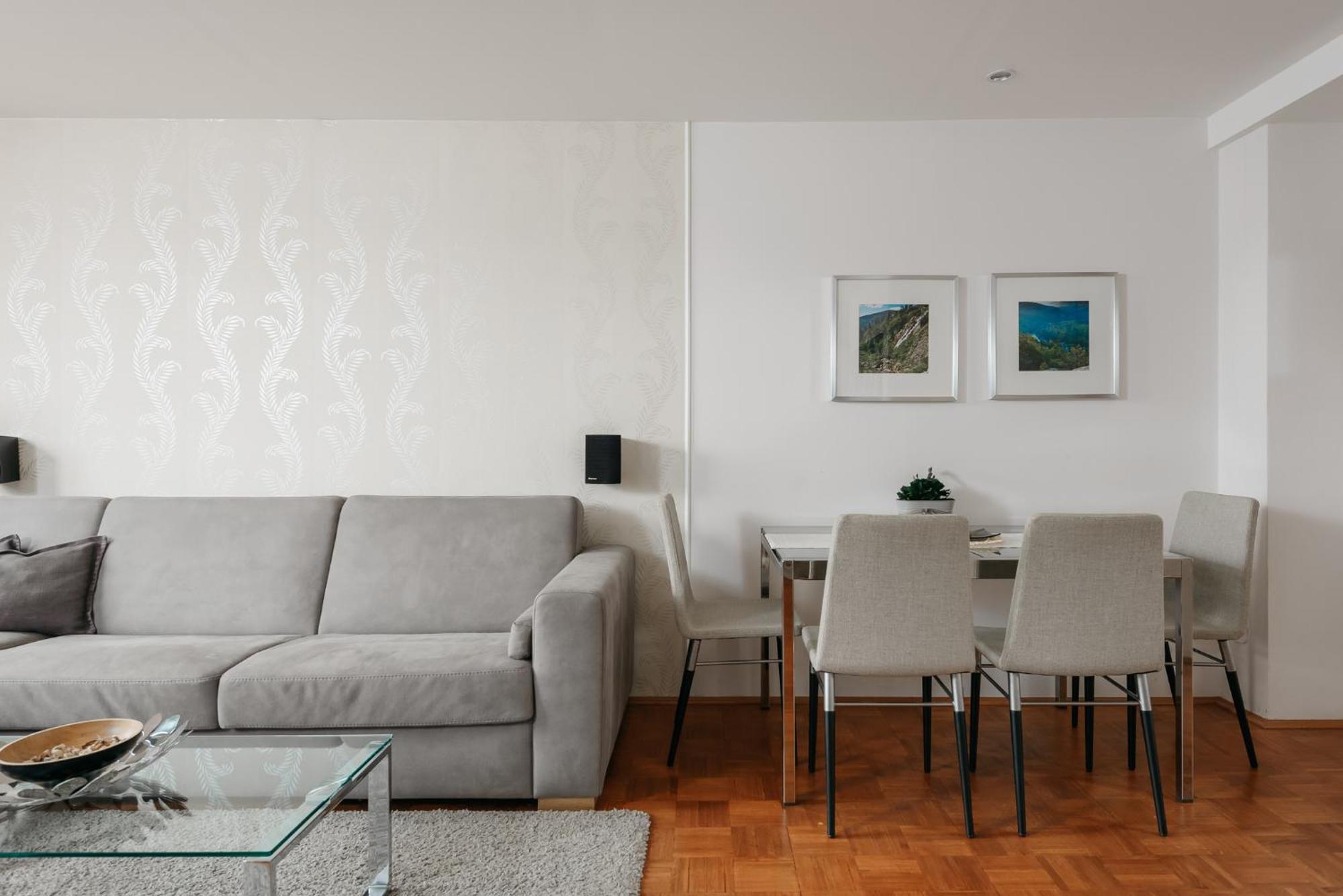 Roy 2 Bdr Apartment With Prague Castle View, Parking & Ac Екстериор снимка