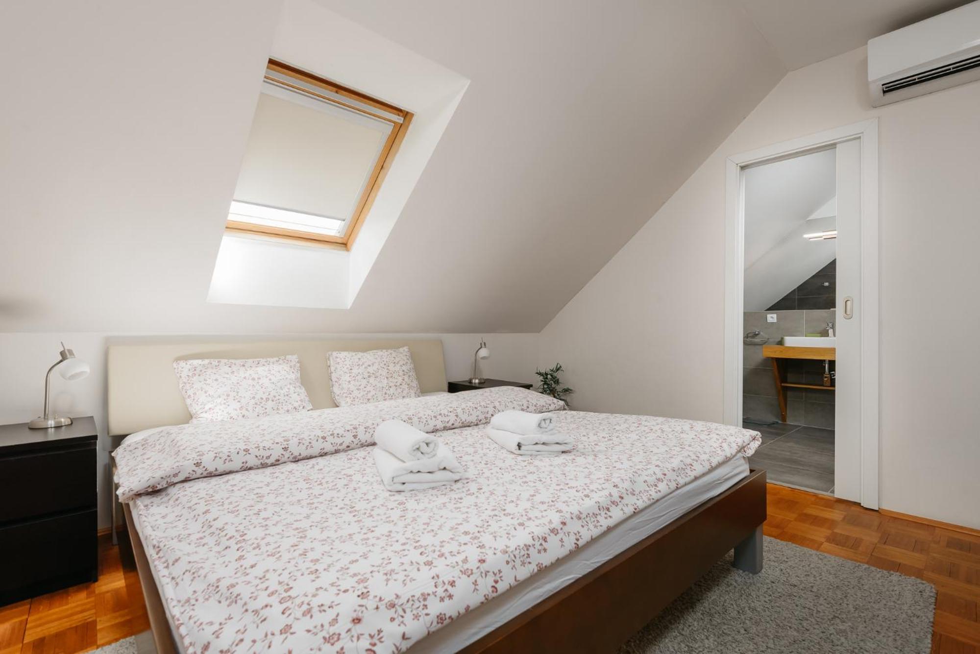 Roy 2 Bdr Apartment With Prague Castle View, Parking & Ac Екстериор снимка