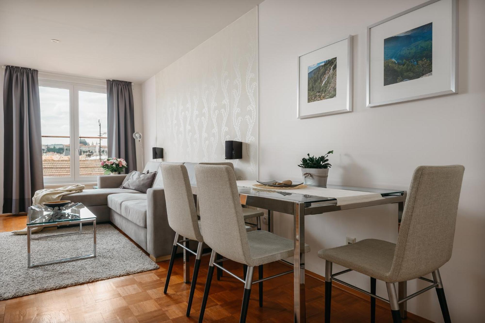 Roy 2 Bdr Apartment With Prague Castle View, Parking & Ac Екстериор снимка